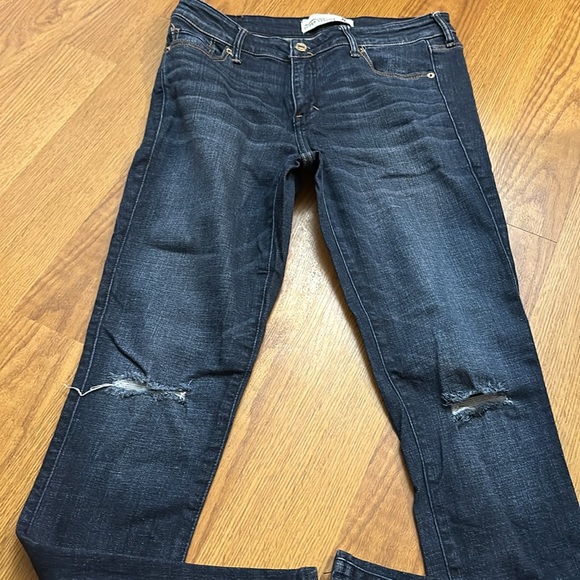 Abercrombie & Fitch super skinny ripped knee jeans. Size 8R w 29 l 31 - Picture 2 of 6